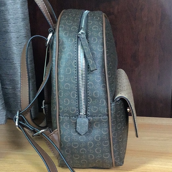 NWT Guess backpack - Picture 2 of 11